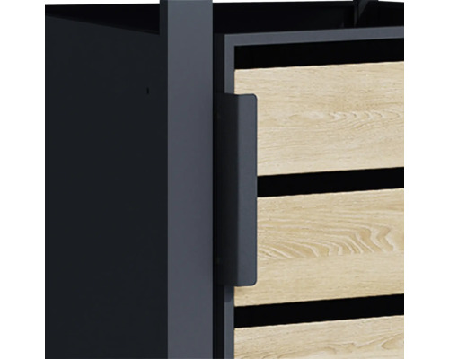 Detailansicht eines Badezimmerschranks mit Holzfront und Griff