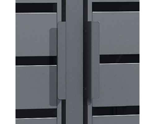 Detailansicht eines grauen Gartentors mit Griff