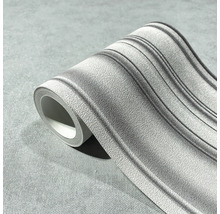 Tapetenrolle mit Streifenmuster