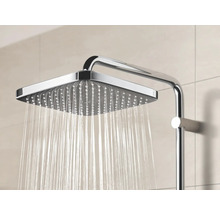 Quadratische Kopfbrause mit Wasserstrahl