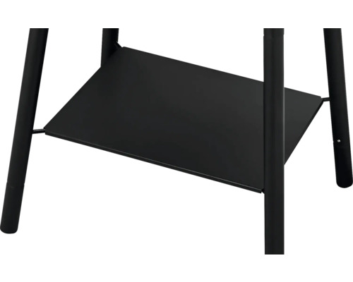 Detailansicht eines schwarzen Metallregals mit Ablage