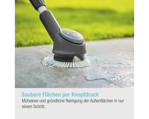 Gardena Patio Cleaner Bürste in Aktion auf Steinterrasse
