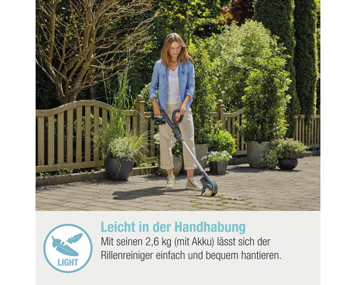 Frau benutzt einen akkubetriebenen Fugenreiniger zur Gartenarbeit.
