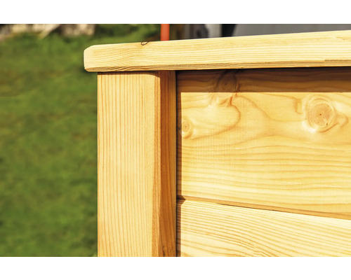 Detailansicht eines Hochbeets aus Holz