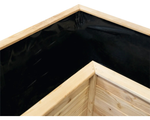 Detailansicht eines Hochbeetes mit Folie