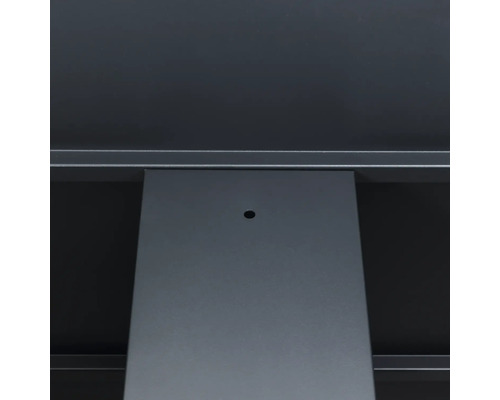 Detailansicht eines Metallrahmens mit Loch