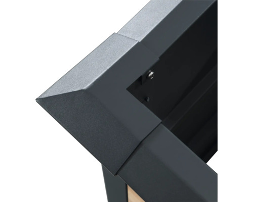 Detailansicht einer Ecke einer Terrassenüberdachung aus Metall