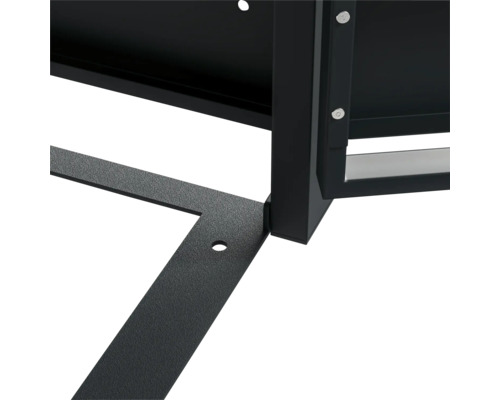 Detailansicht eines schwarzen Metallregals mit Schrauben