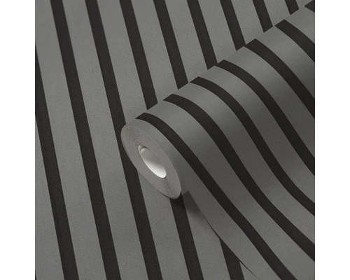 Tapetenrolle mit Streifenmuster
