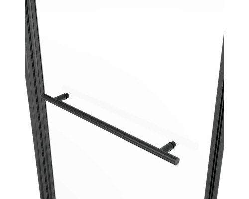 Detailansicht einer Duschkabine mit schwarzem Griff