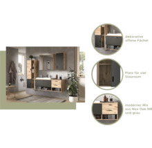 Badezimmer mit Waschtisch, Spiegelschrank und Hochschrank in Holzoptik und Grau