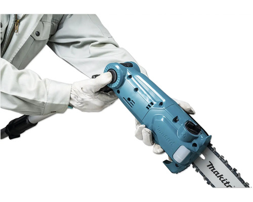 Makita Hochentaster in der Hand