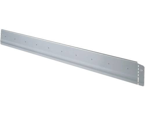 Dachrandprofil aus Metall mit Befestigungslöchern