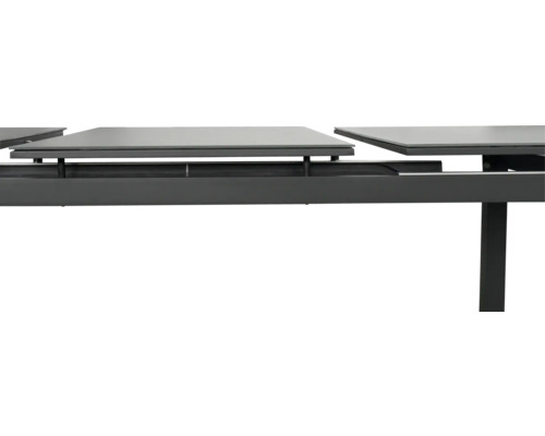 Detailansicht eines Gartentisches mit Ausziehfunktion und Tischbeinen