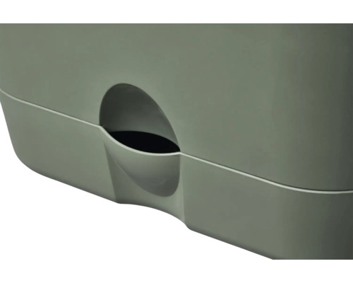 Detailansicht eines Pflanzgefäßes mit Bewässerungssystem