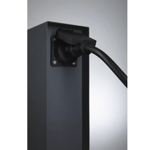 Ladestation mit angeschlossenem Kabel für Elektrofahrzeuge