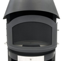 Detailansicht eines Terrassenofens mit Funkenschutzgitter.
