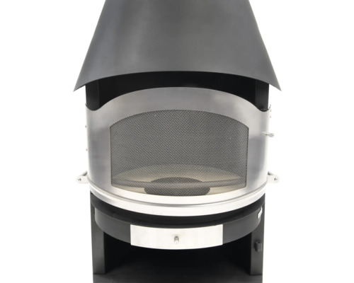 Nahaufnahme eines schwarzen Kaminofens mit Drahtgitter