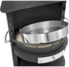 Detailansicht eines Holzkohlegrills mit Grillrost aus Metall
