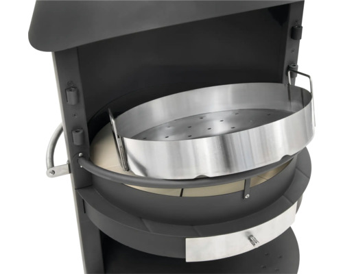 Detailansicht eines Holzkohlegrills mit Grillrost aus Metall