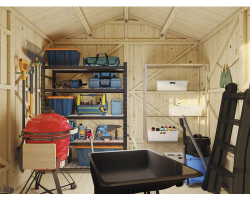 Organisierte Gartenlaube mit Regalen, Grill, Schubkarre und Gartengeräten