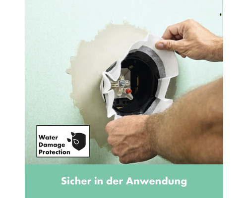 Einbauerklärung mit Wasserschadensschutz wird montiert