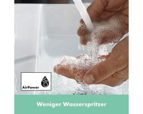 Hände unter fließendem Wasserhahn mit AirPower Funktion für weniger Wasserspritzer