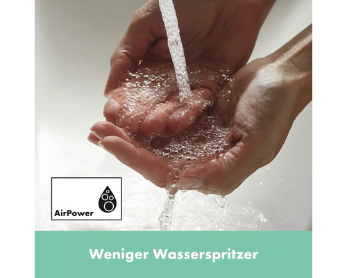 Hände halten Wasserstrahl mit AirPower Symbol für weniger Wasserspritzer.