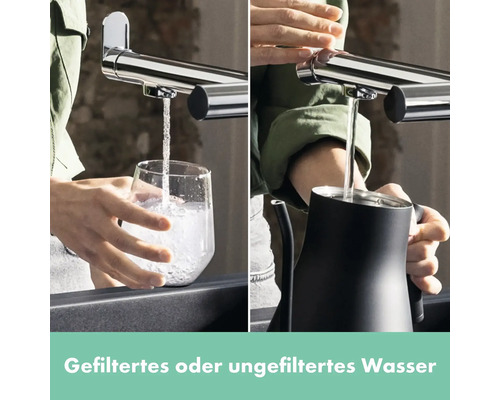 Wasserhahn, der Wasser in ein Glas und einen Wasserkocher füllt
