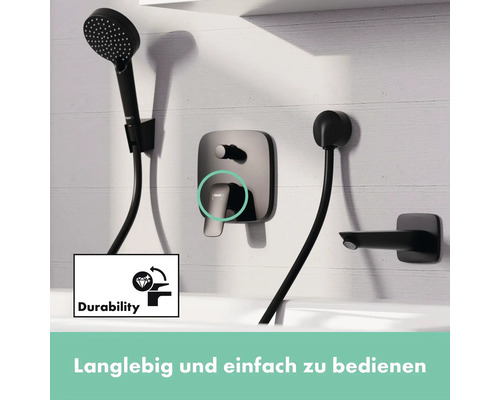 Brausegarnitur in einem Badezimmer mit dem Symbol Dauerhaftigkeit.