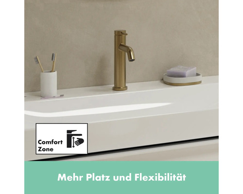 Waschtisch mit Armatur, Seife, Seifenschale und Zahnbürsten