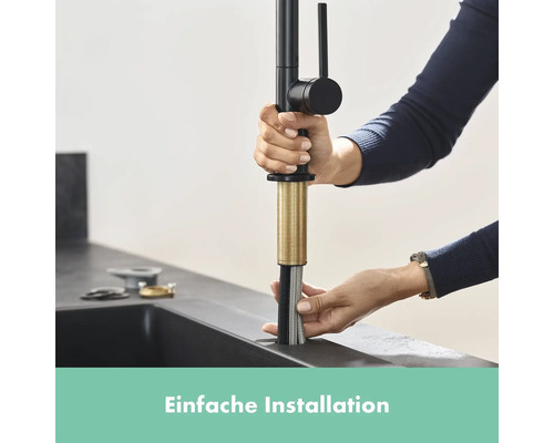 Installation einer Küchenarmatur in eine Spüle