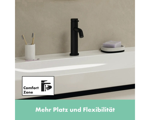 Waschtisch mit Armatur, Seife, Seifenschale und Zahnbürsten