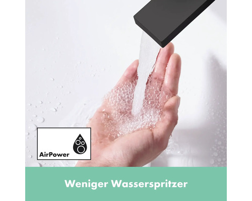 Wasserhahn mit fließendem Wasser in einer Hand und AirPower Symbol
