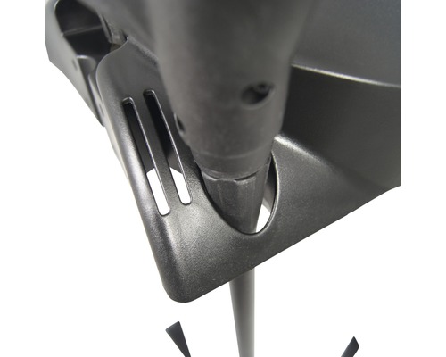 Detailansicht eines schwarzen Grillständers.
