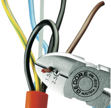 Seitenschneider schneidet Elektrokabel