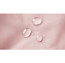 Nahaufnahme von Wassertropfen auf wasserabweisendem Gewebe