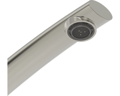 Wasserhahn aus Metall mit Auslauf