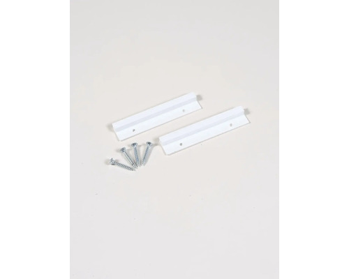 Zwei weiße Wandbefestigungsleisten und Schrauben