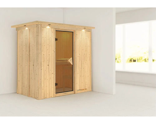 Sauna aus Holz mit Glastür und Beleuchtung im Innenraum