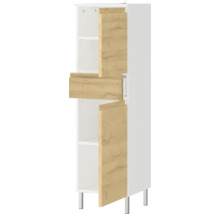 Hoher Badezimmerschrank mit Regalen und Holzfronten