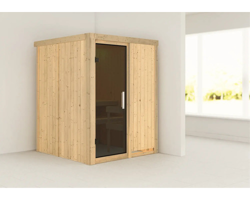 Sauna aus Holz mit Glastür in einem hellen Raum.