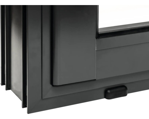 Detailansicht eines grauen Kunststoff-Schiebefensters.