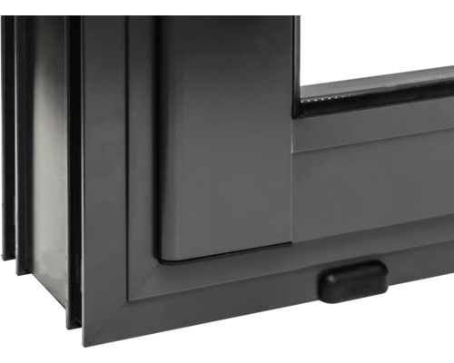 Detailansicht eines Schiebefensters mit Fensterrahmen