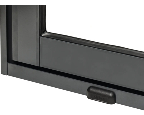 Detailansicht eines grauen Fensterrahmens mit Verschlussmechanismus