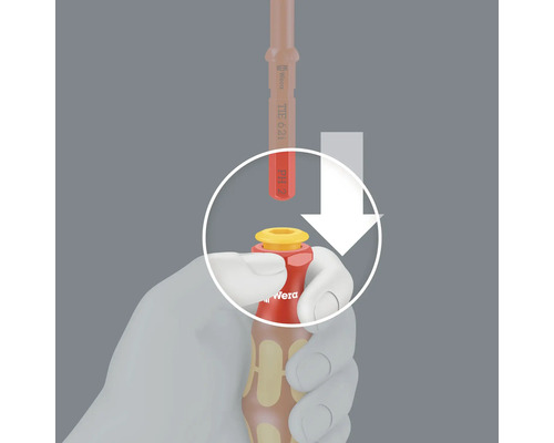Darstellung des Einsetzens eines Schraubendrehers in einen Bithalter von Wera