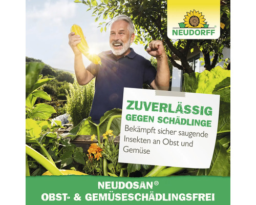 Mann freut sich über Schädlingsbekämpfung im Gemüsegarten mit Neudorff Logo