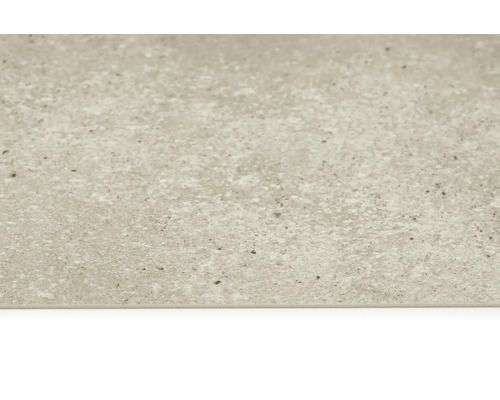 Nahaufnahme einer Bodenfliese mit matter Oberfläche