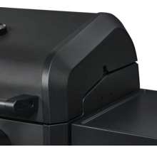Detailansicht eines schwarzen Gasgrills