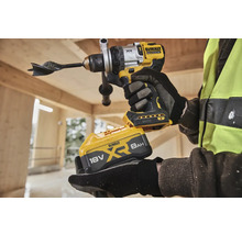 Akkubetriebener DeWalt Bohrhammer mit Holzbohrer und 18-Volt-Akku